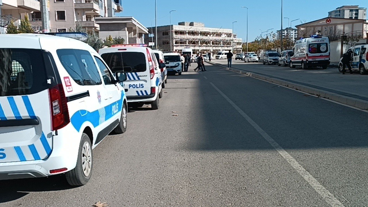 Gaziantep’te bıçaklı sopalı kavga: 4 yaralı