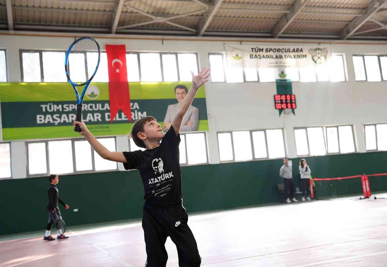 Osmangazi Tenis Kış Kupası nefes kesti