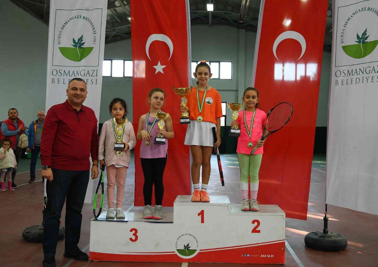 Osmangazi Tenis Kış Kupası nefes kesti