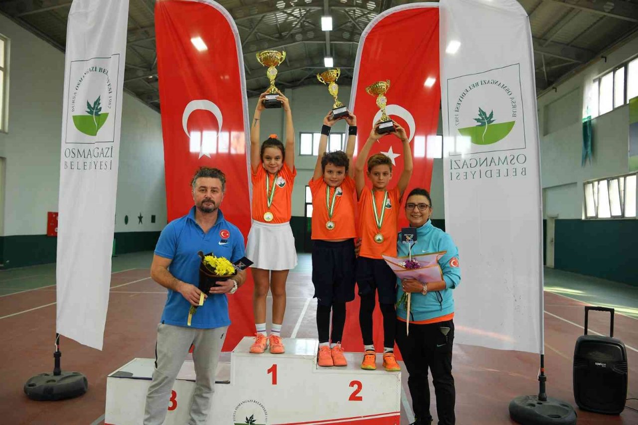 Osmangazi Tenis Kış Kupası nefes kesti