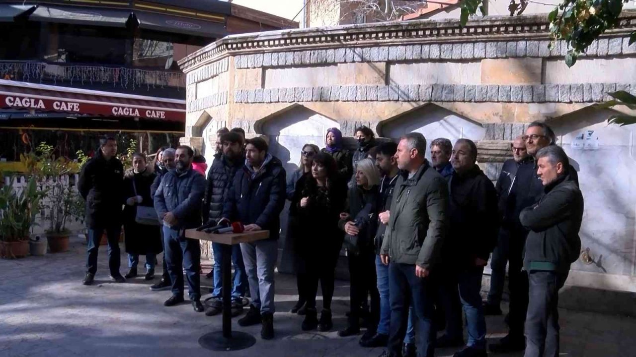 Pazar günü kapatma kararına karşı kuaförler Maltepe’de toplandı