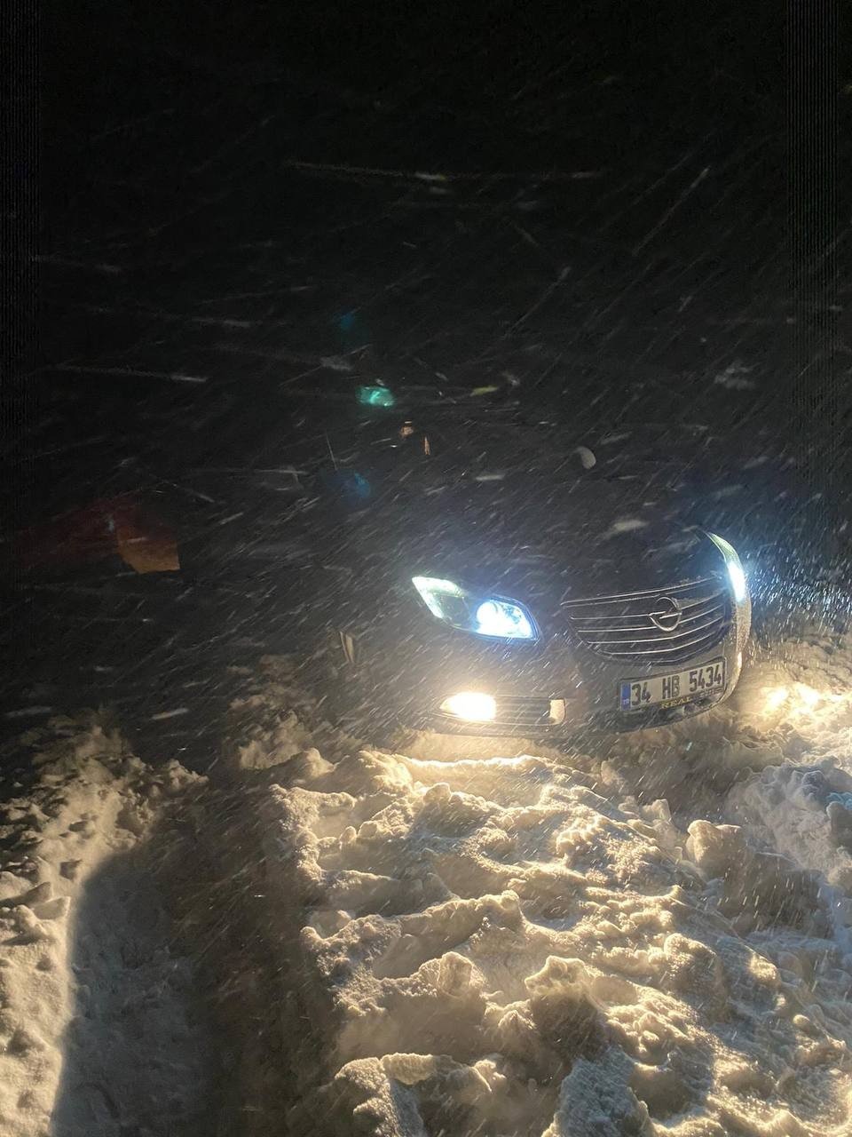 Soğanlı Dağında araçları kara saplanan 2 kişi mahsur kaldı