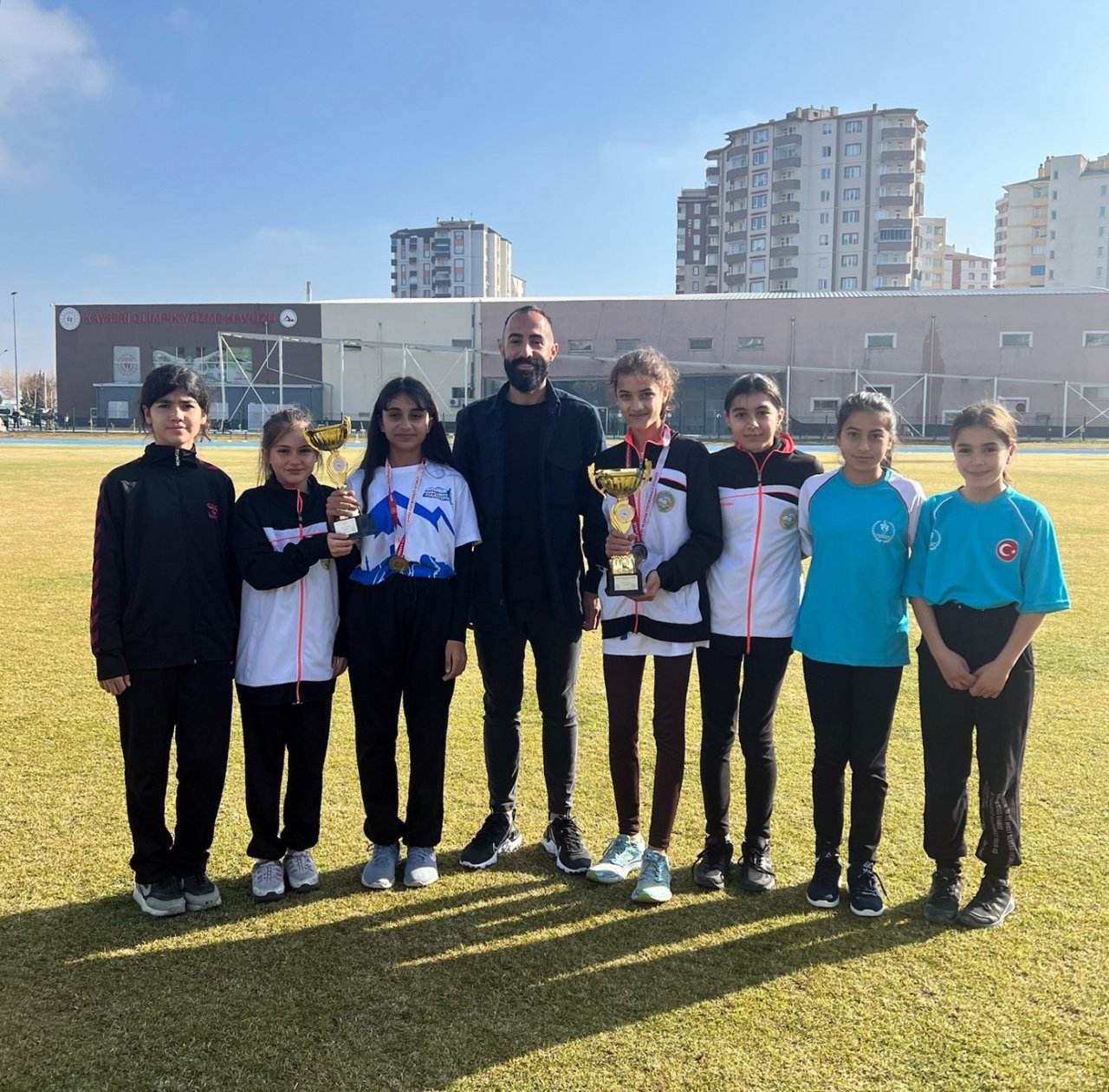 Atatürk koşusunda Talasgücü’lü atletler kürsüye çıktı