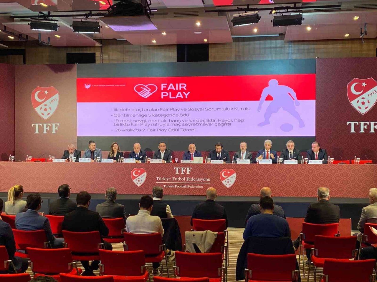 TFF Başkanı Mehmet Büyükekşi: “Hakemin yanına fazladan gelen oyuncuya para cezası vereceğiz”