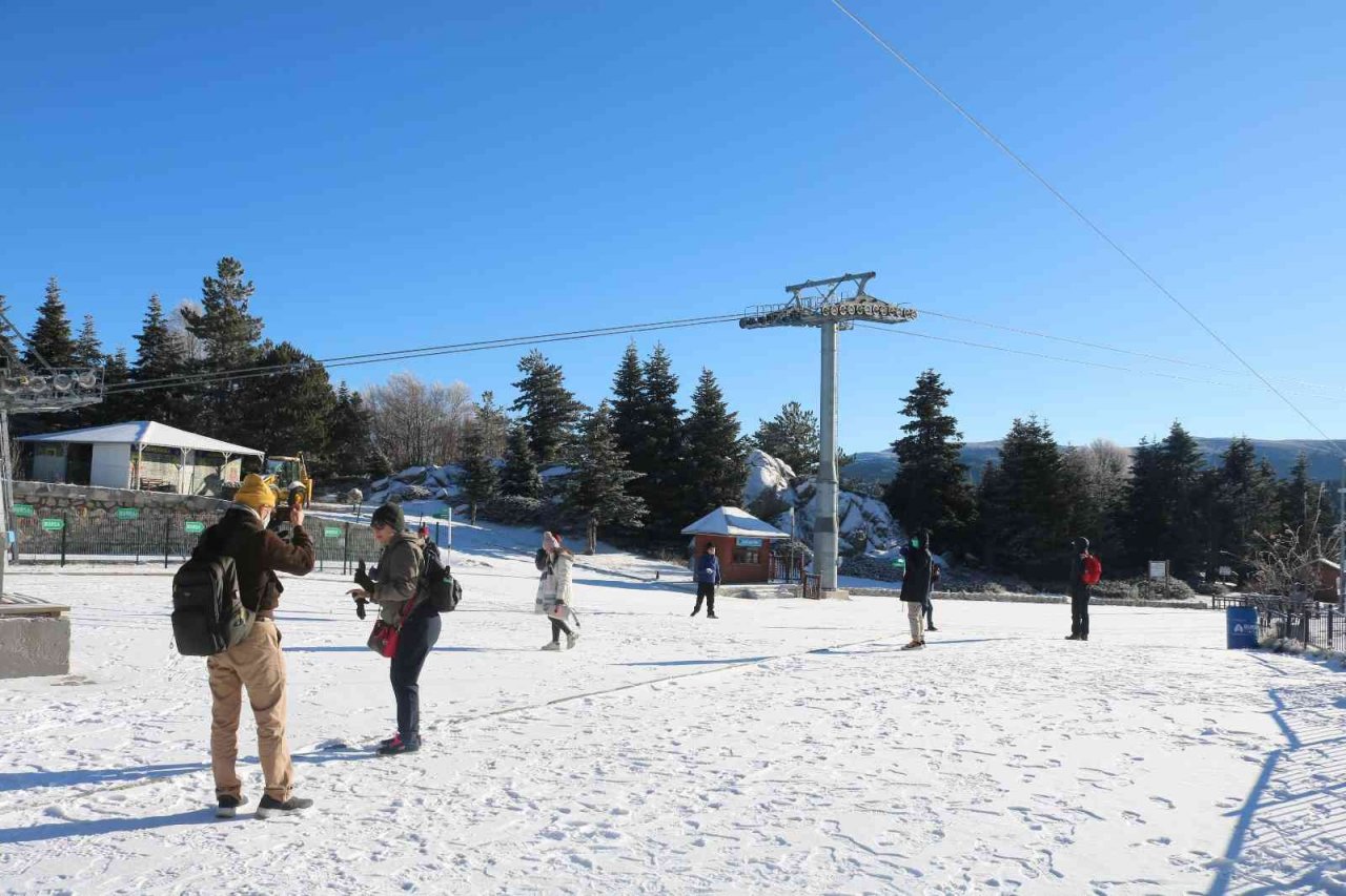 Uludağ beyaz gelinliğini giydi