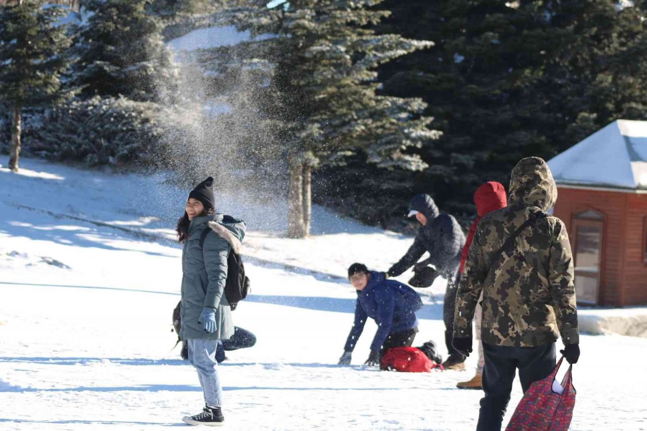 Uludağ beyaz gelinliğini giydi