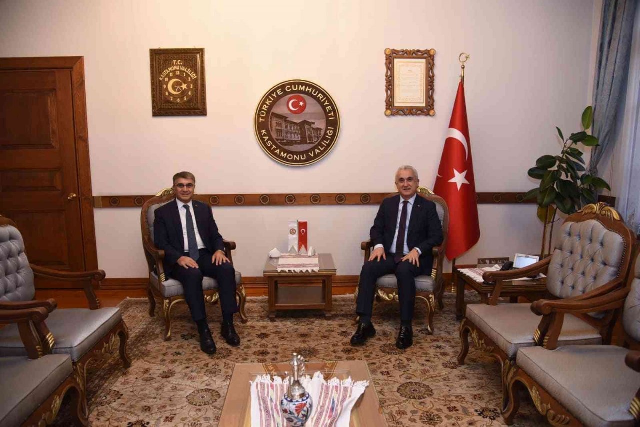 Vali Gürel kentte devam eden projeler için Kastamonu’da bölge müdürlerini ziyaret etti