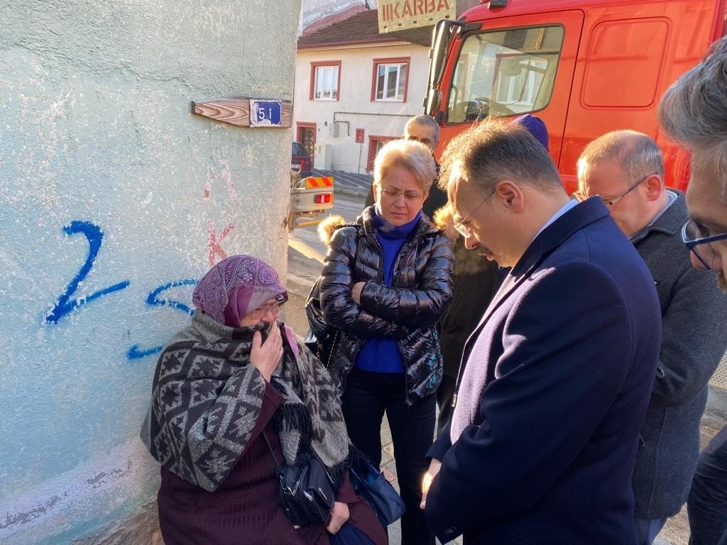 İki katlı ahşap evde çıkan yangında 94 yaşındaki yaşlı adam hayatını kaybetti