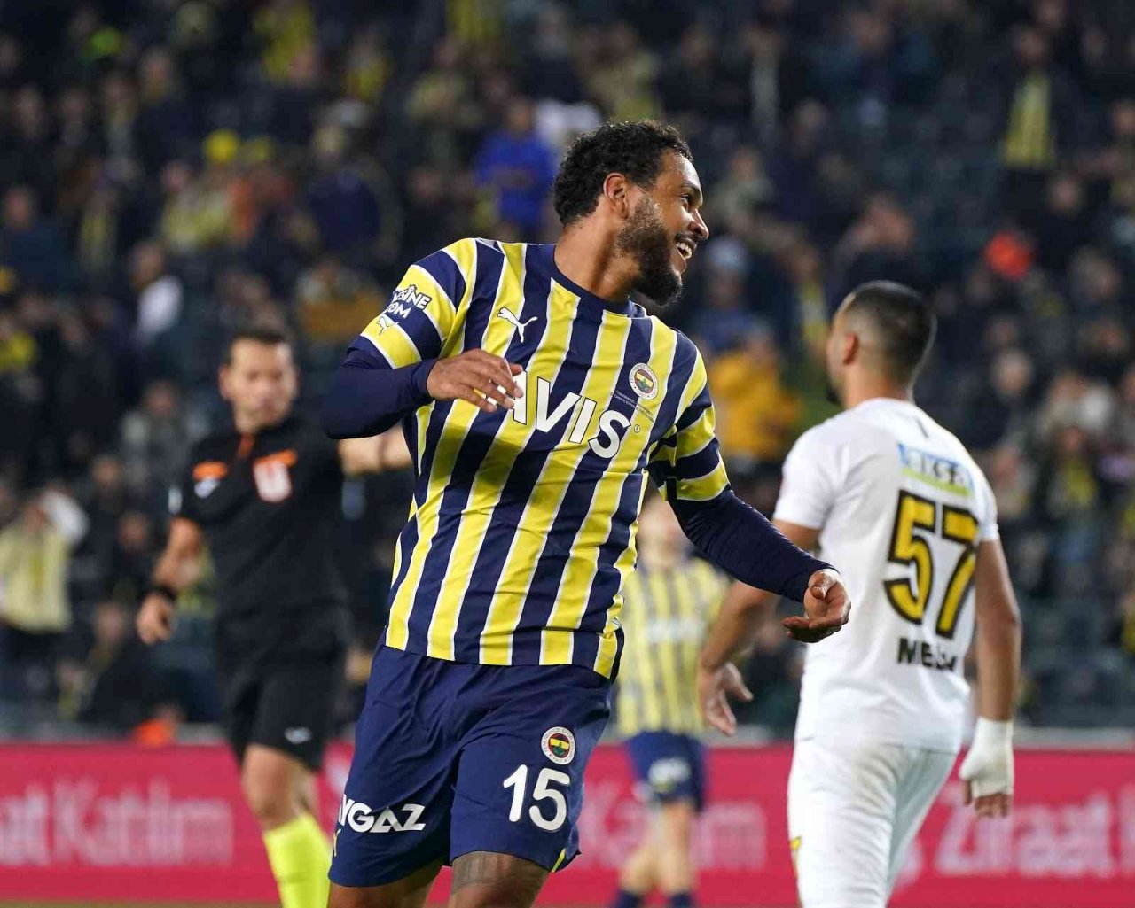Ziraat Türkiye Kupası: Fenerbahçe: 2 - İstanbulspor: 0 (İlk yarı)