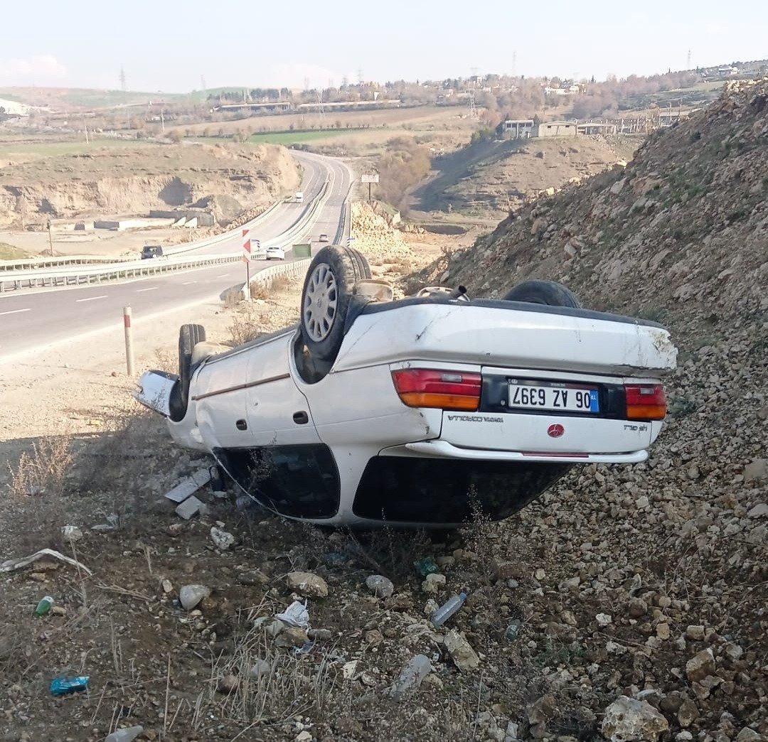 Kontrolden çıkan otomobil takla attı: 1 yaralı