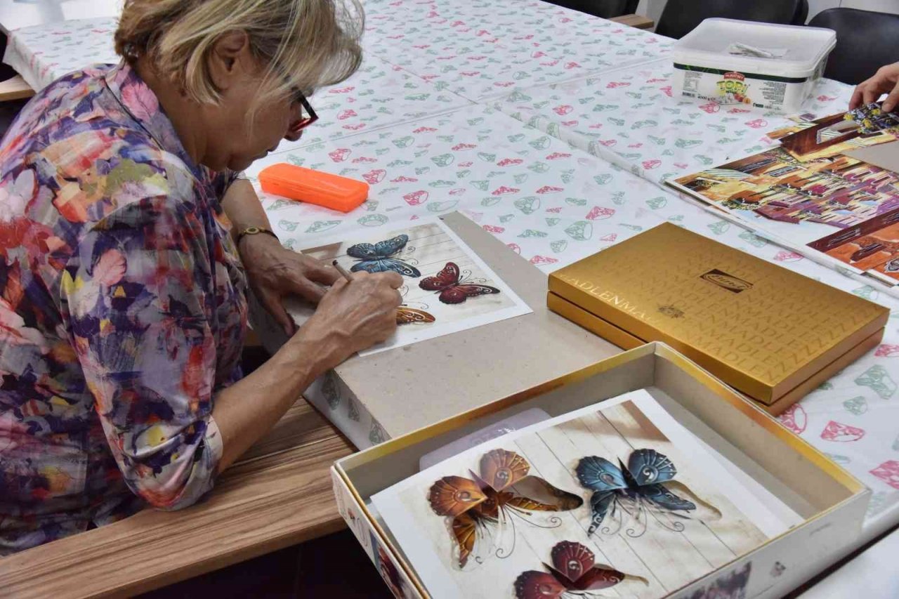 Bayanlar eğlence ve terapiyi bu kursta buluyor