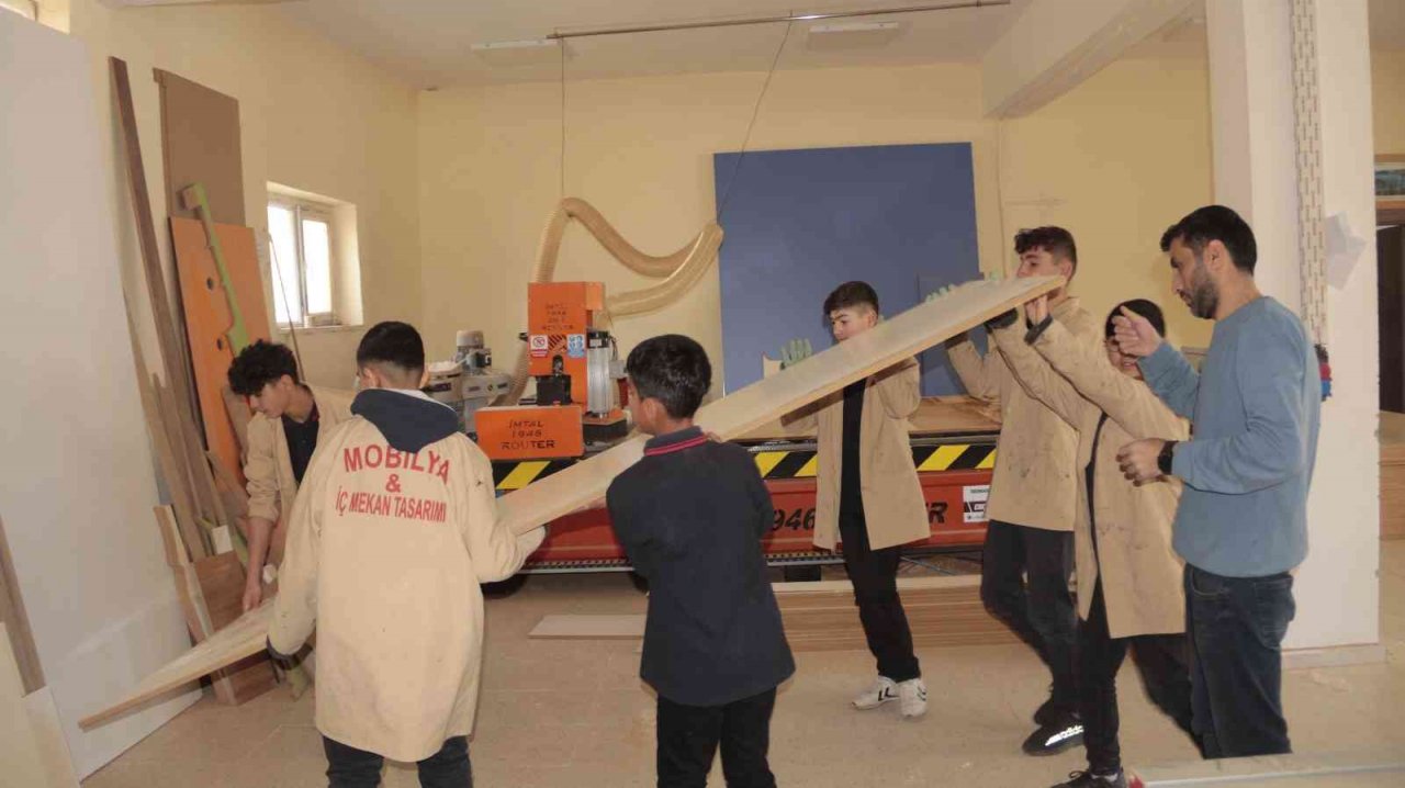 Cirosuyla fabrikaları geçen okul