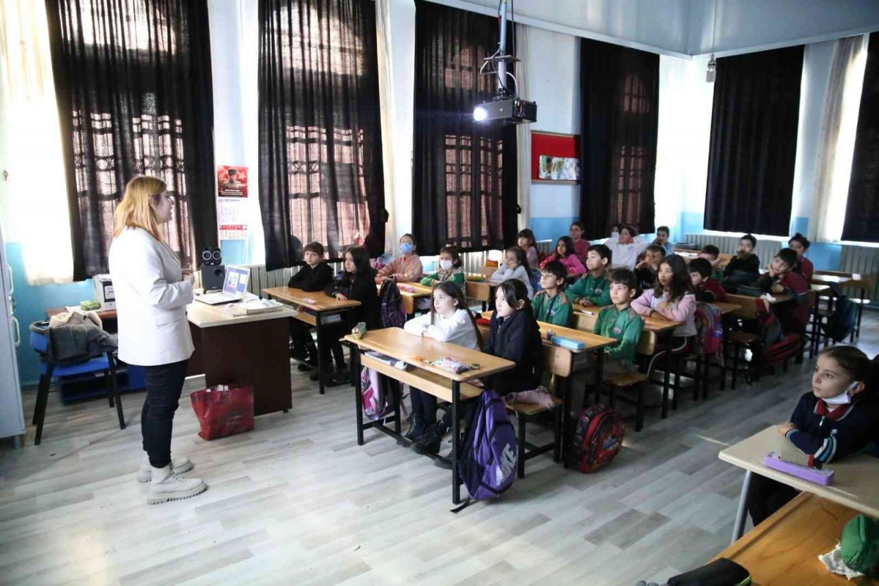 İlkokul öğrencilerine sıfır atık ve çevre eğitimi verildi