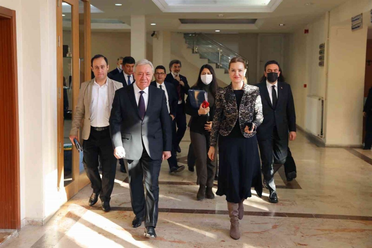 DEÜ’de "kardeş" buluşması