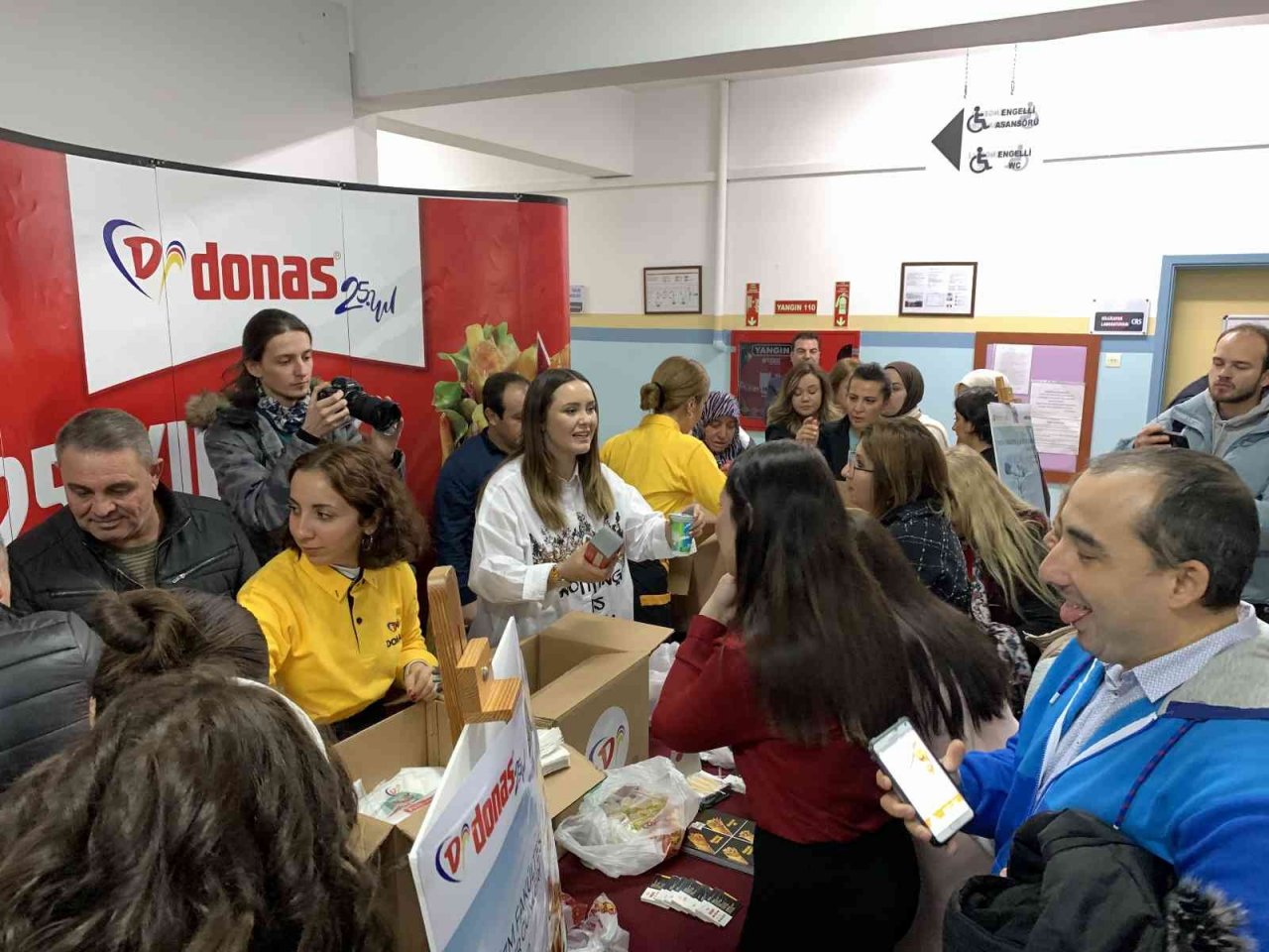 Kariyer Günleri etkinliğinde öğrencilere ücretsiz yemek ikramı