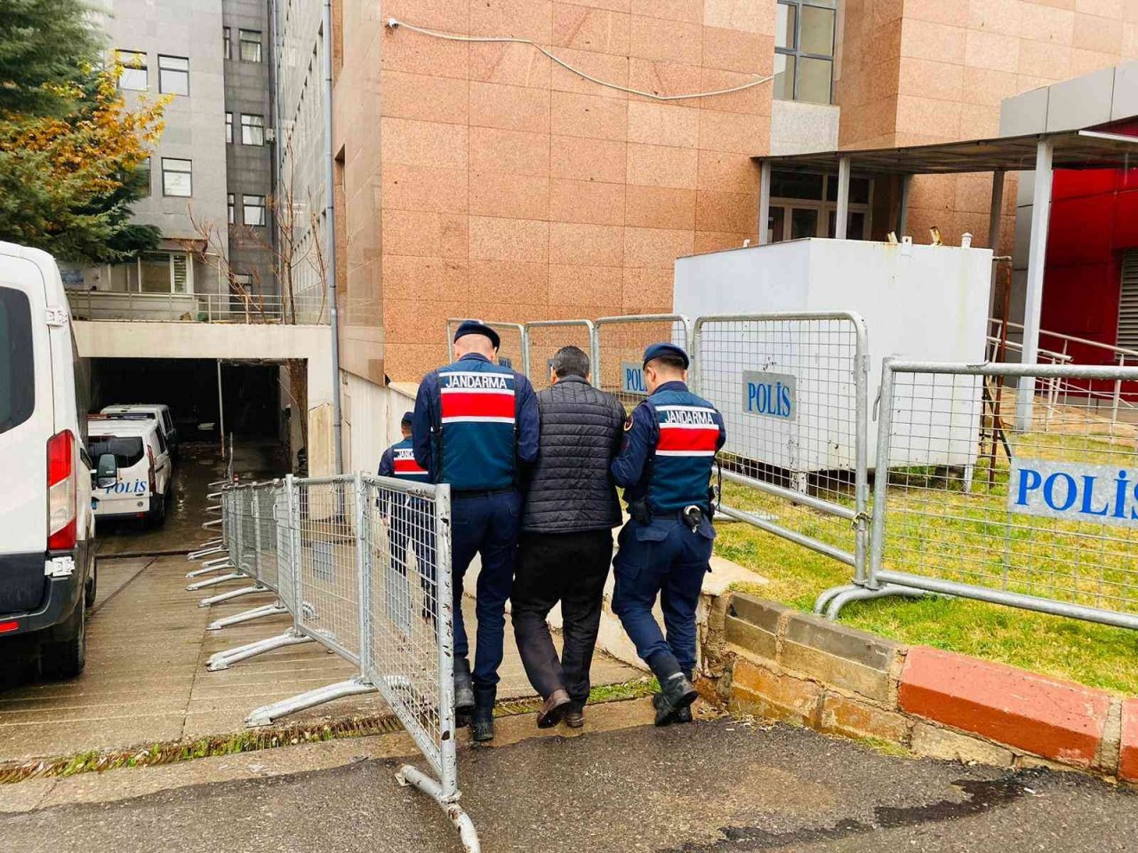 Gaziantep’te çeşitli suçlardan aranan 35 şüpheli yakalandı