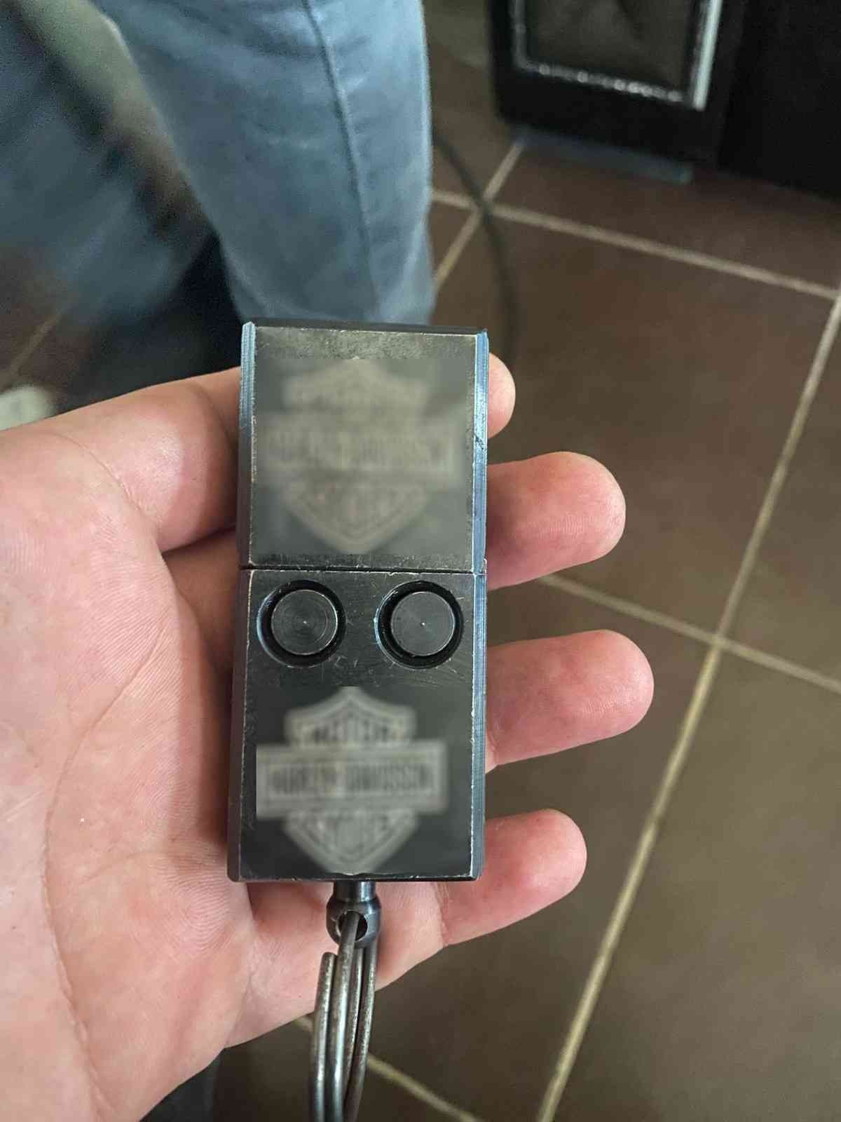 İstanbul’da silah kaçakçılarına operasyon: Garaj kumandası görünümlü suikast silahı ele geçirildi