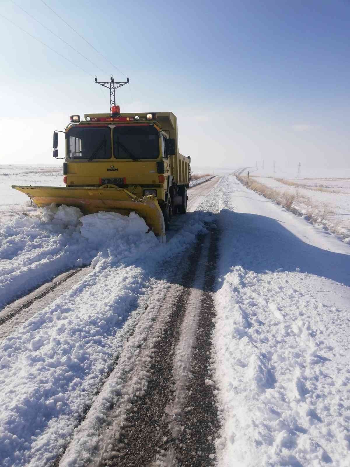 Büyükşehir’in karla mücadele ekiplerinden anında müdahale