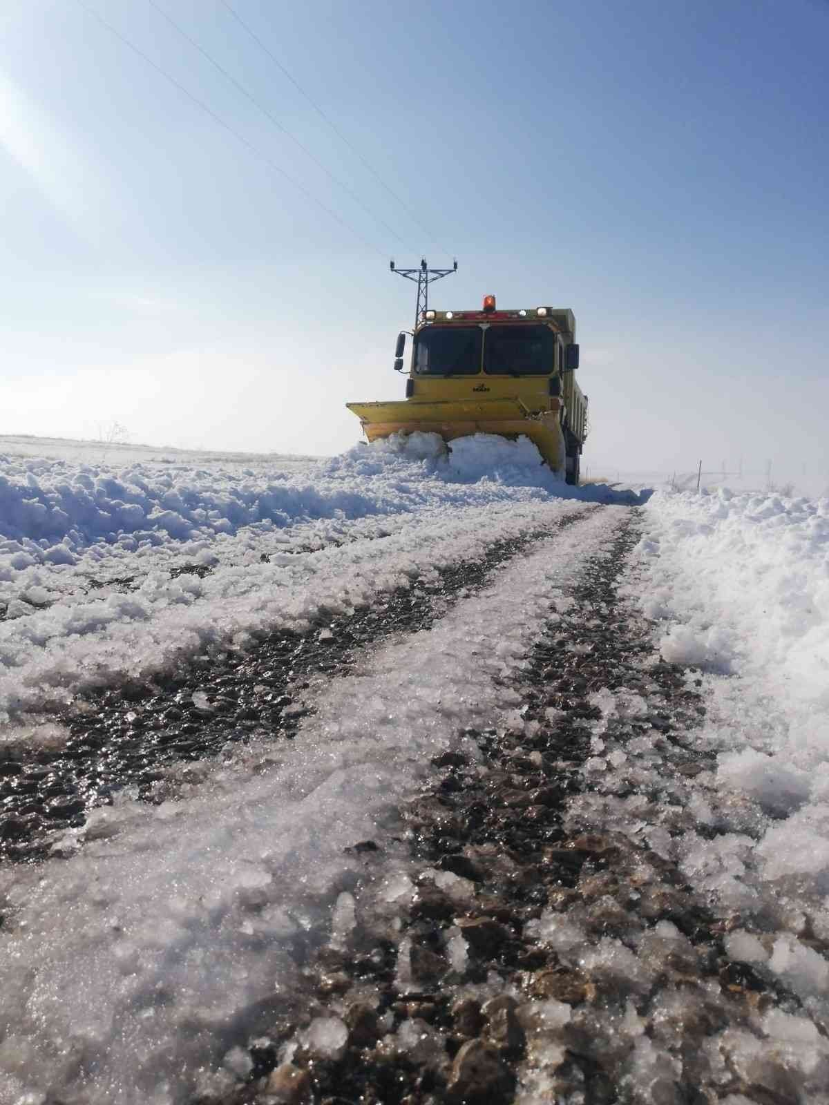 Büyükşehir’in karla mücadele ekiplerinden anında müdahale