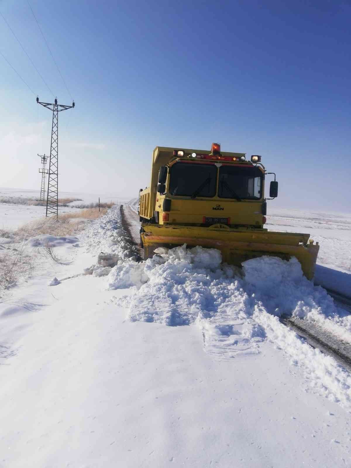 Büyükşehir’in karla mücadele ekiplerinden anında müdahale