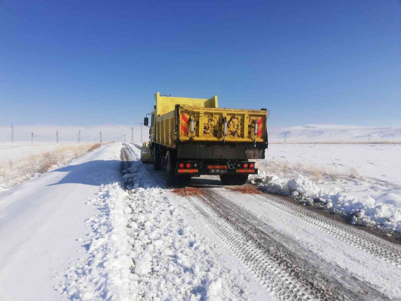 Büyükşehir’in karla mücadele ekiplerinden anında müdahale