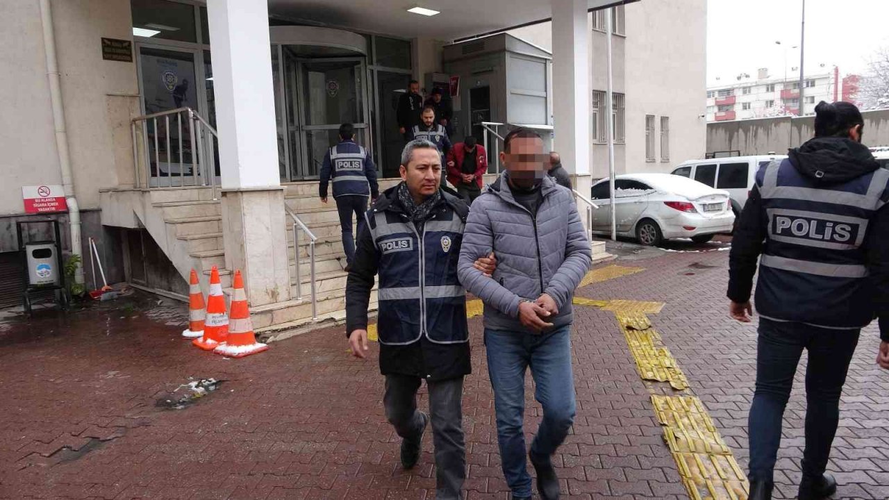 Aranan şahıslara 89 polis ile eş zamanlı şafak operasyonu: 14 gözaltı