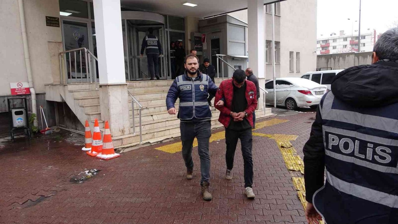 Aranan şahıslara 89 polis ile eş zamanlı şafak operasyonu: 14 gözaltı