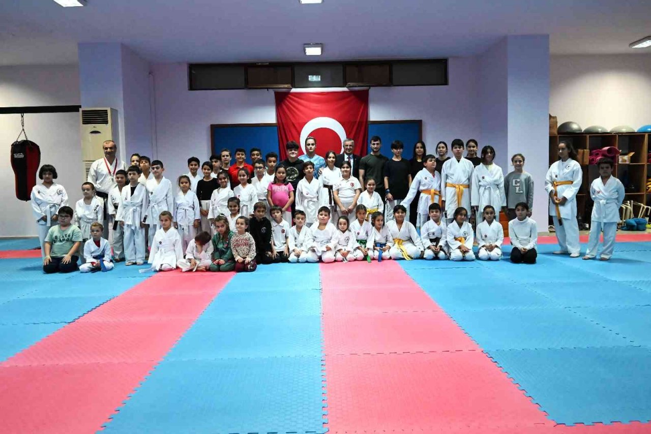 Başkan Topaloğlu:" “Sağlıklı bir gençlik yetiştirmek için uğraşıyoruz.”