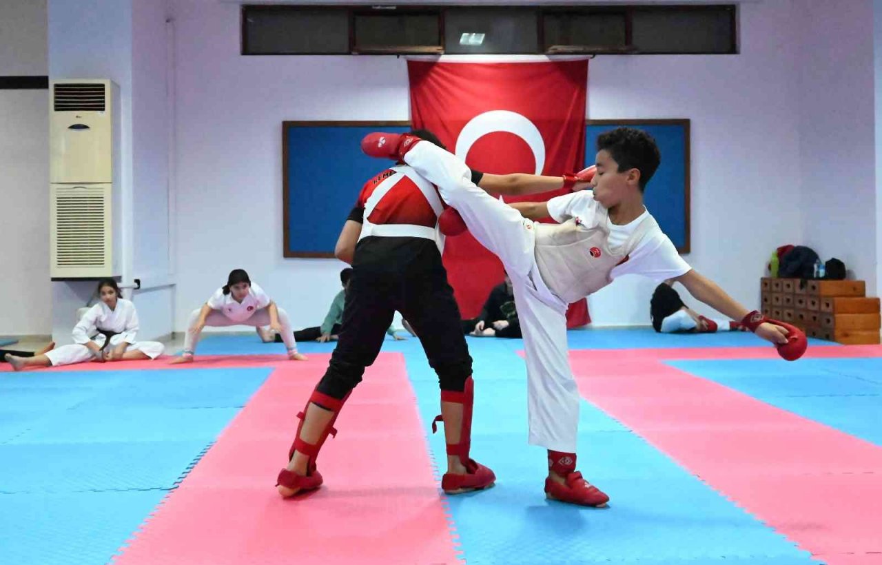 Başkan Topaloğlu:" “Sağlıklı bir gençlik yetiştirmek için uğraşıyoruz.”