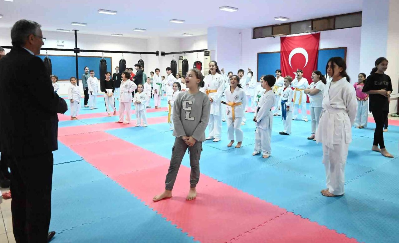 Başkan Topaloğlu:" “Sağlıklı bir gençlik yetiştirmek için uğraşıyoruz.”