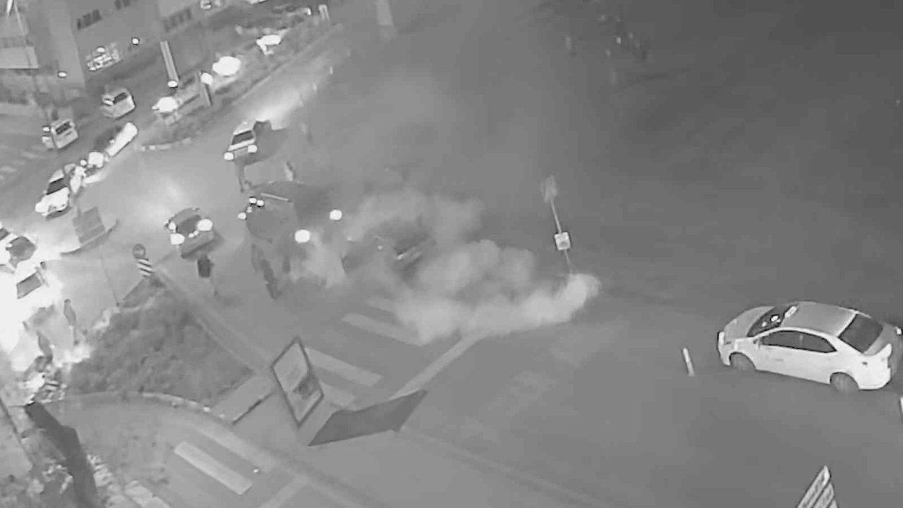 LPG’li otomobil bir anda alev aldı, son anda kaçtıkları anlar kameraya yansıdı