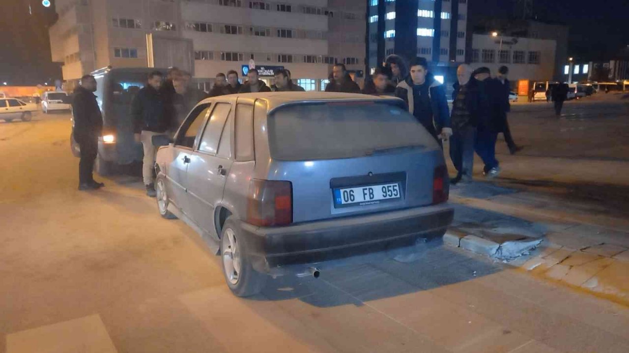 LPG’li otomobil bir anda alev aldı, son anda kaçtıkları anlar kameraya yansıdı