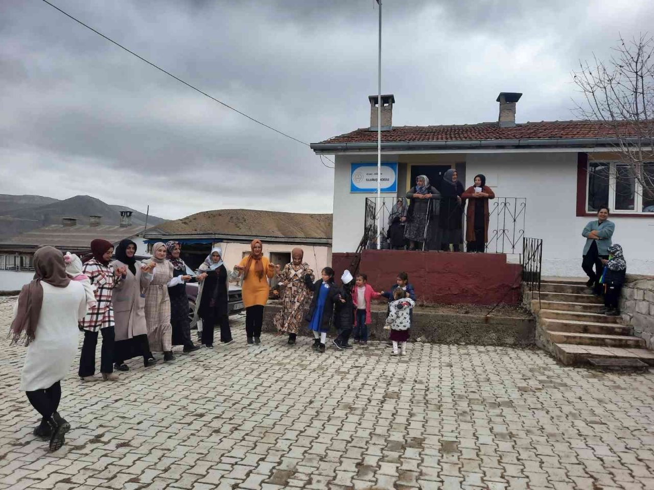 Köy yaşam merkezleriyle köyler şenleniyor