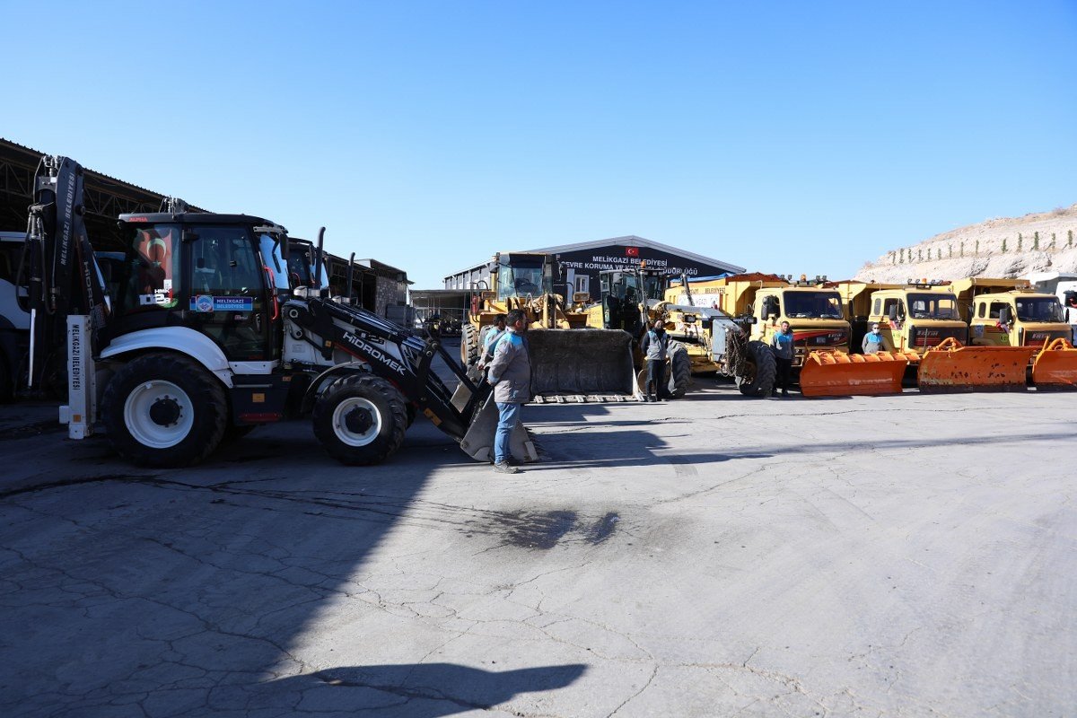 Melikgazi, 99 araç ve 210 personel ile karla mücadele için hazır