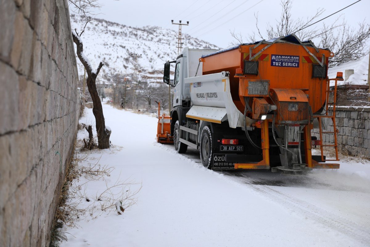 Melikgazi, 99 araç ve 210 personel ile karla mücadele için hazır
