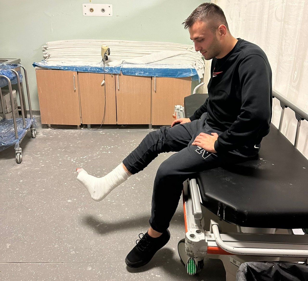 Kırık ayakla çıktığı finali kazandı