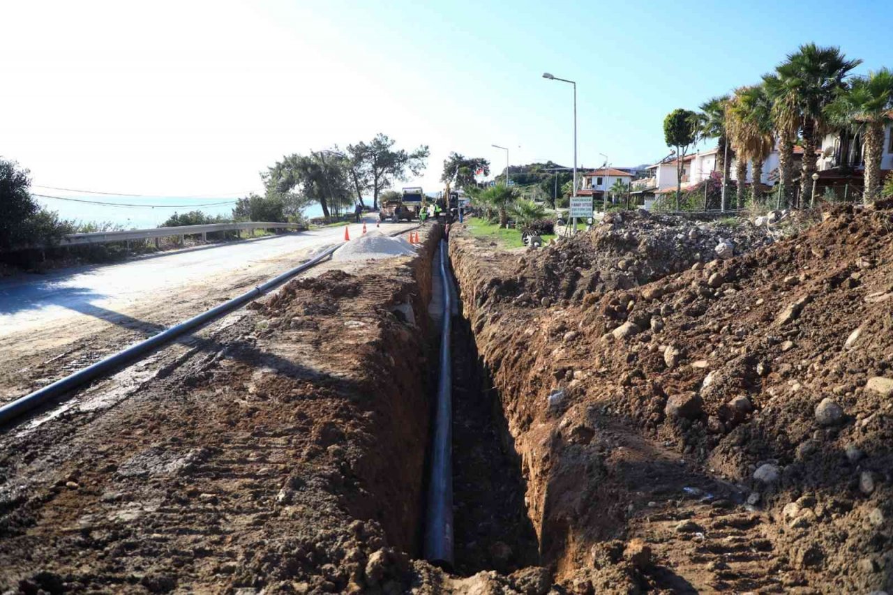 Çökertme içme suyu hattı devam ediyor