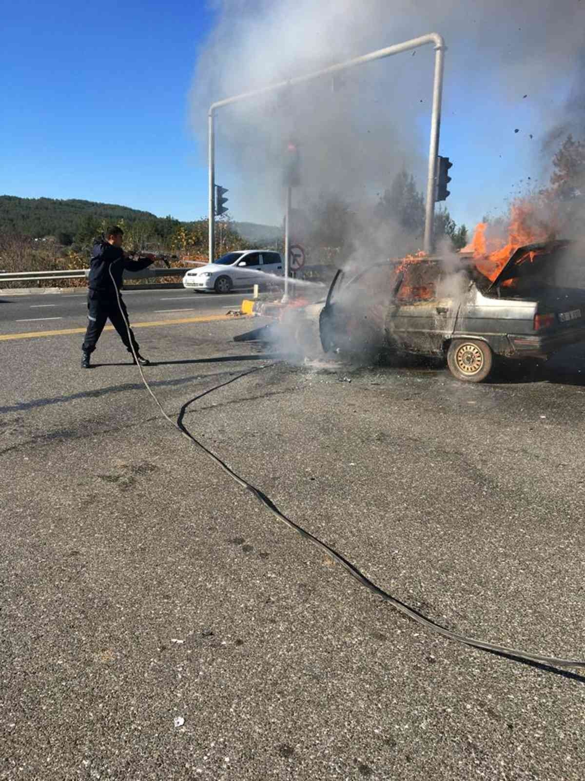 Menteşe’de araç yangını