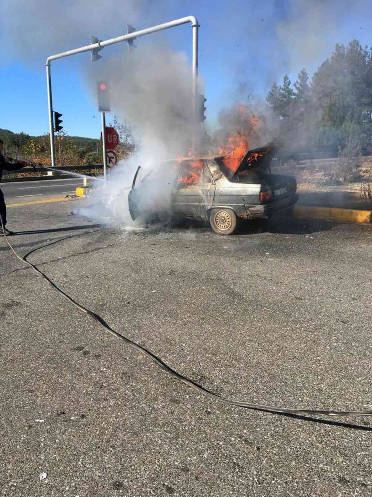 Menteşe’de araç yangını