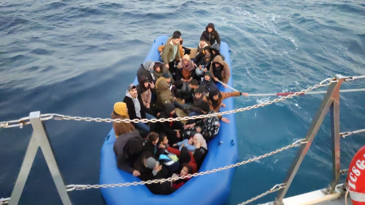 Yunan unsurlarının ölüme terk ettiği 65 düzensiz göçmenin imdadına, Türk askeri yetişti