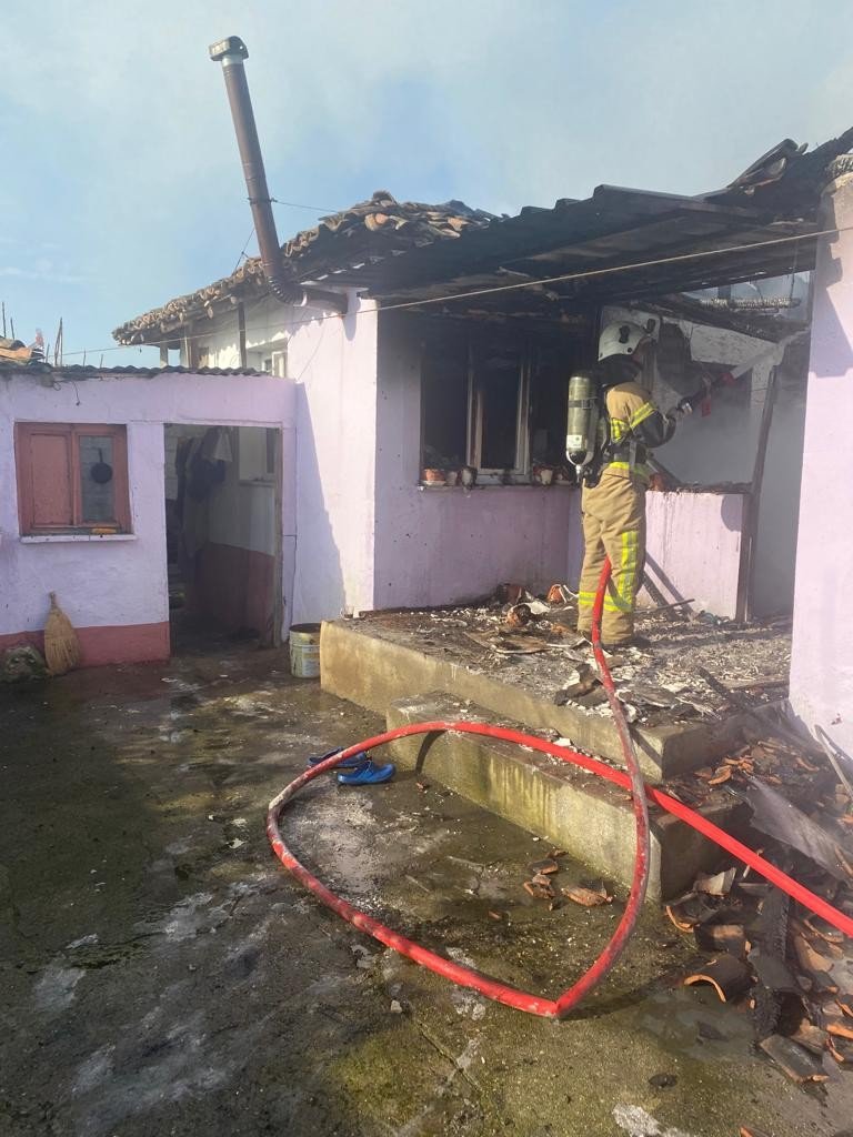 Mustafakemalpaşa’da korkutan yangın