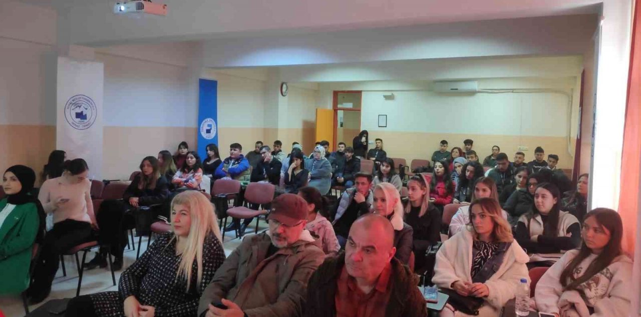 PAÜ’de çocuk istismarına karşı konferans