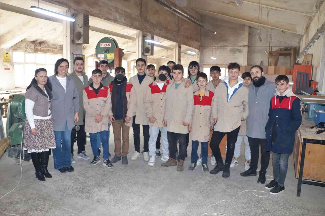 7 farklı alanda üretim yapan liseden 4,5 milyon TL ciro