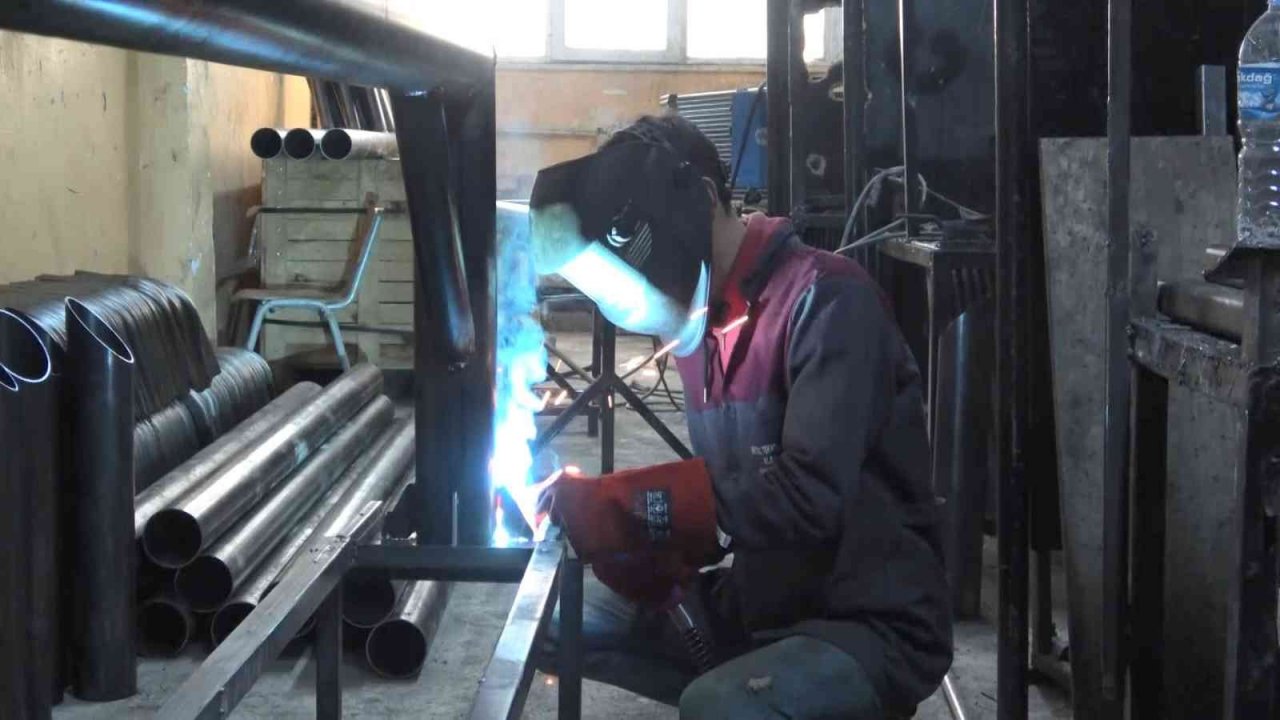 7 farklı alanda üretim yapan liseden 4,5 milyon TL ciro