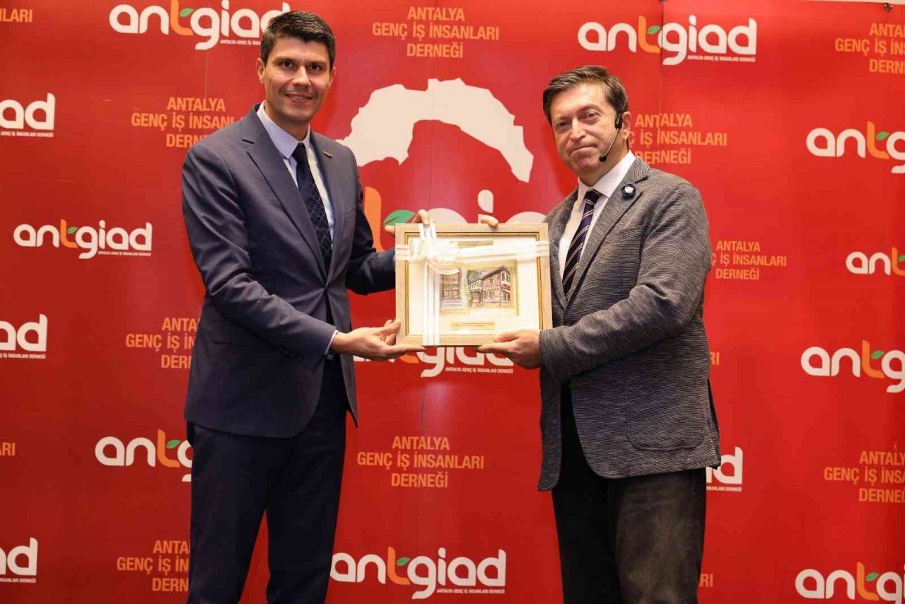 ANTGİAD’da "Yeni dünya, yeni tüketici, yeni şirket" konuşuldu