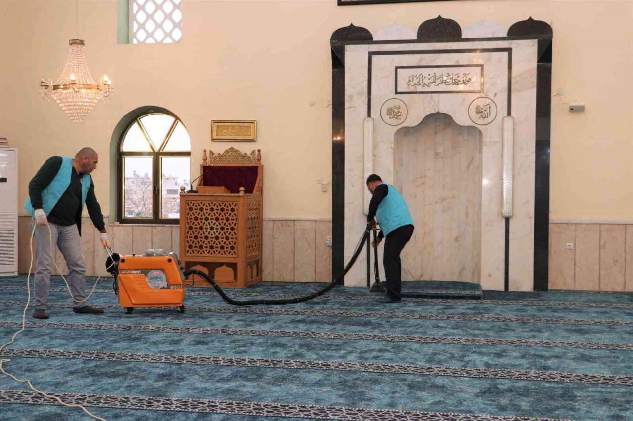 Toroslar’da ibadethaneler temizleniyor
