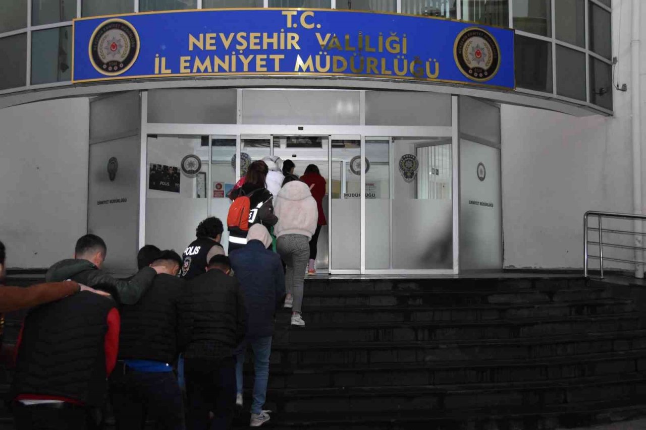 50 milyonluk vurgun yapan çete çökertildi