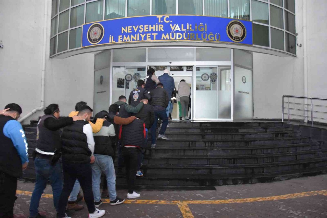 50 milyonluk vurgun yapan çete çökertildi