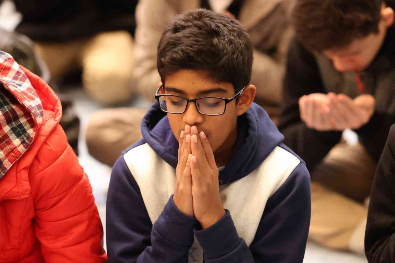 Diyanet İşleri Başkanı Erbaş, sabah namazında öğrencilerle buluştu