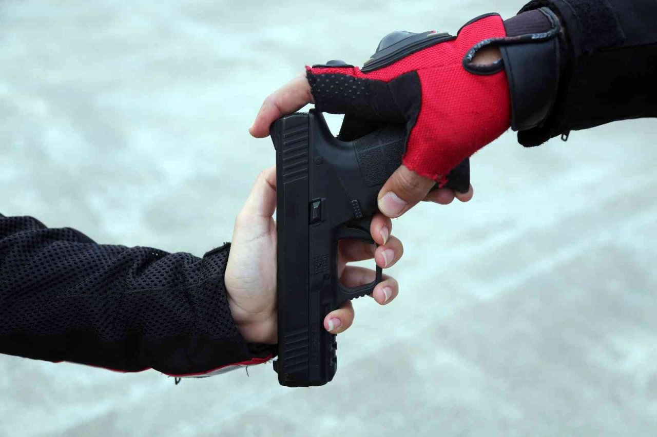 Sokaktaki polis sayısı artınca suç azaldı, ele geçen silah sayısı arttı